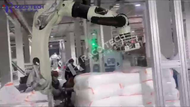 薄膜厂老板看过来，机器人拆塑料颗粒