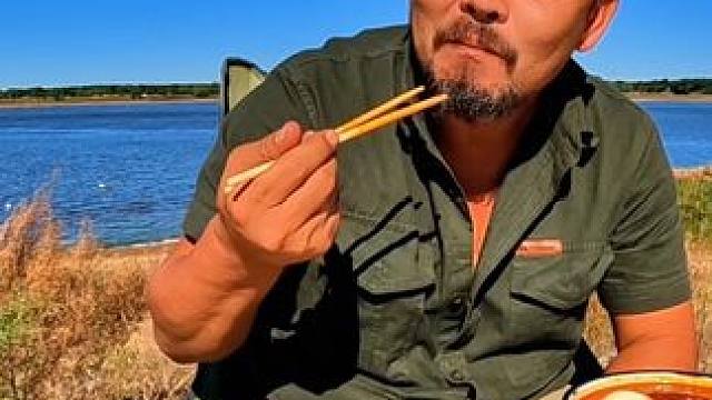 沙和尚来到齐齐哈尔，嫩江边干个早餐，看看吃的啥 #自驾游 #户外美食 #野外生活