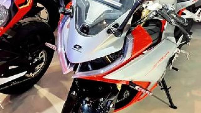 钱江 4 缸 400cc 仿赛，开始加入角逐#摩博会 #2024重庆摩博会 #机车刘宸予knight