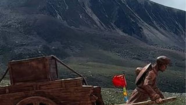 当我默默地注视你，告诉我你为何如此美丽？川藏线折多山段 当年英雄们翻越雪山的雕像群，这才是318川藏