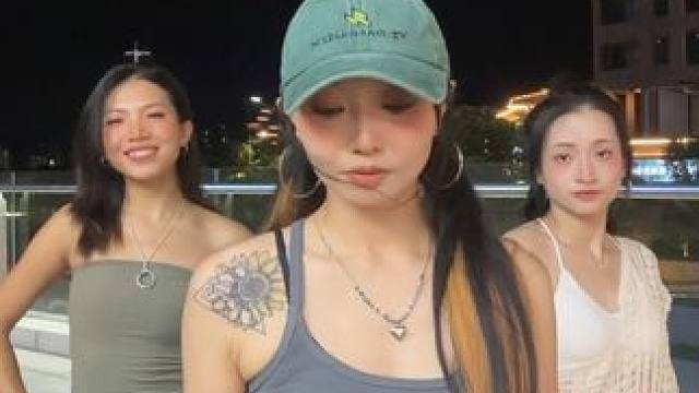 羡慕我自己，身边都是美女#dancechallenge #foyou #松弛感 #一学就会系列 #辣