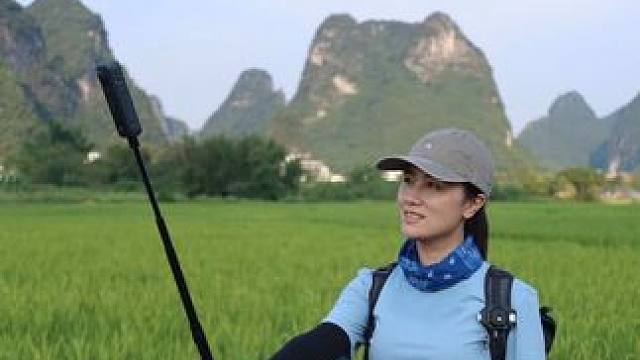 不需要摄影师，户外记录，一台小相机就足够了。 自拍、跟拍、甚至无人机视角
一个人都能用它拍出来
徒步