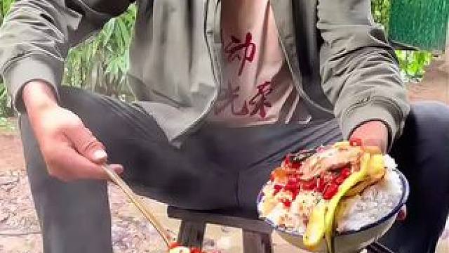 #我的乡村生活 #农村美食 #记录农村真实生活 五花肉炒油菜香的很啊