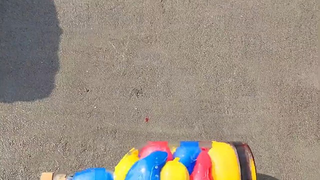 楼梯滚瓶子爆破解压时刻