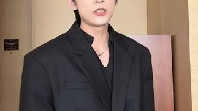 男生入秋怎么穿才能摆脱路人感#男生入秋怎么穿才能摆脱路人感 #男生穿搭 #高级感  #cleanfi