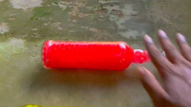 楼梯滚瓶子爆破解压时刻