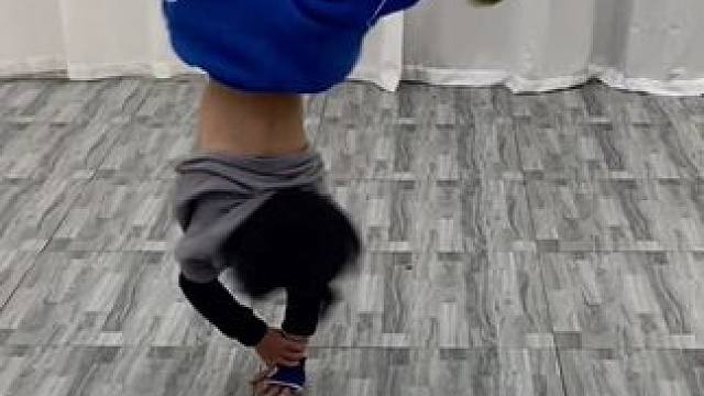 这大冬天想要孩子来热个身，结果，儿子热的衣服穿不住了...#我的男孩梵宝#这个动作有点难#3500学