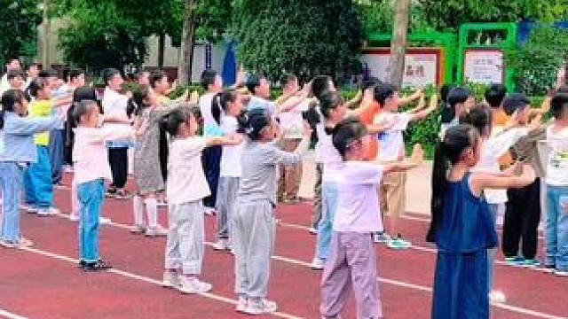 #记录校园生活 #每个动作都是用汗水换来的 #校园生活 #荥阳散打 #荥阳搏击 文能提笔安天下，武能