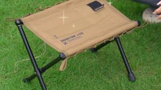 铝合金的材质的小马扎，打开就可以用，用完收纳起来还很小巧 #小马扎 #户外小马扎 #露营小马灯 #露