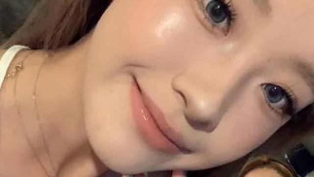 高铁沉浸式化个水光感轻亚裔妆～再也不踩点赶高铁了#高铁化妆 #高铁变妆 #亚裔妆容