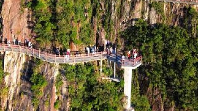 友情提示：恐高人士最好不要一个人来这里！#航拍莽山 #一座不用爬的山 #莽山五指峰景区