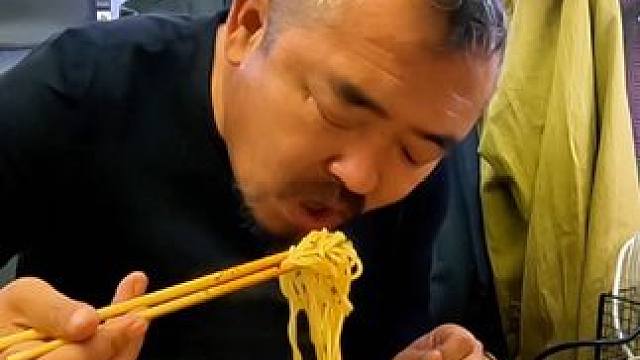 东北大降温，房车里吃个兰州牛肉面，没想到太暖和啦#自驾游 #露营美食