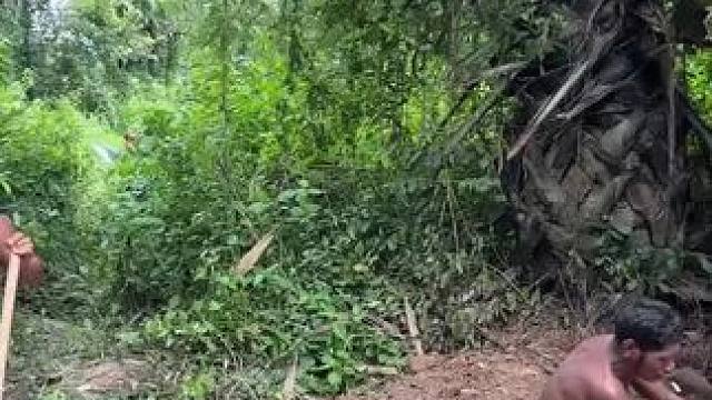 做一搜棕桐树船 #东南亚矮子 #我的乡村生活 #东南亚八面佛