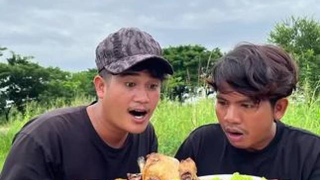 地包天吃烤鸡肚子饿了 #东南亚八面佛 #我的乡村生活 #户外烤鸡 #