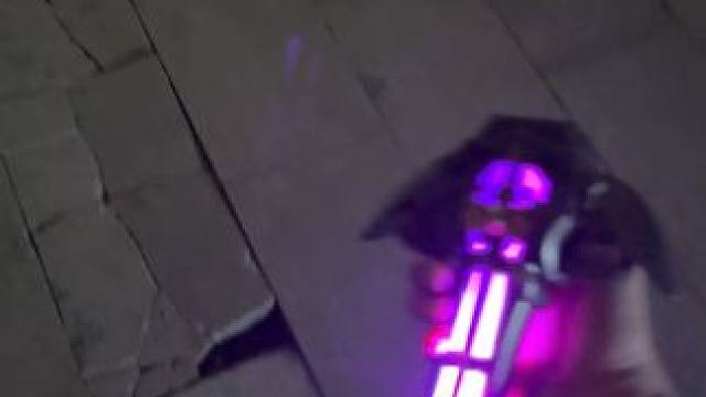 小侄子的这个光剑直接把我迷成制丈~ #有男生会拒绝这个玩具吗 #光剑 #酷炫