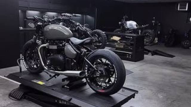 凯旋bobber 
#凯旋摩托 #bobber #机车 #摩托车 #机车改装