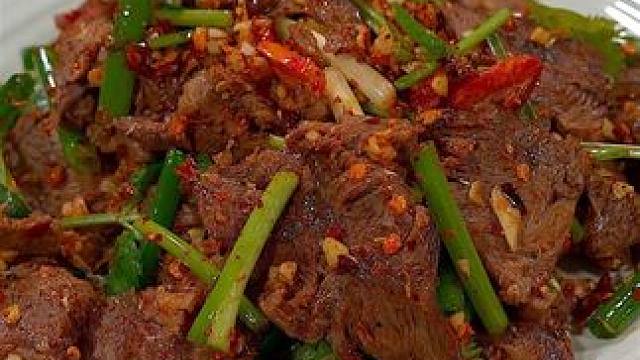 暑假带孩子去成都玩，点了一份干拌牛肉，口感干香麻辣，吃了一盘都没过瘾#妈呀太香了 #好吃到停不下来