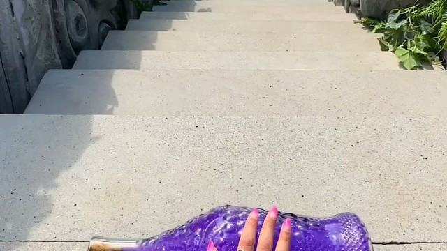 楼梯滚瓶子爆破解压时刻