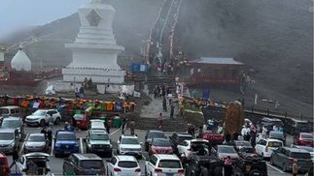 一天经四季，看看阴雨天气中的折多山也是多么的美#318川藏线 #折多山的风景视频  #此生必驾318