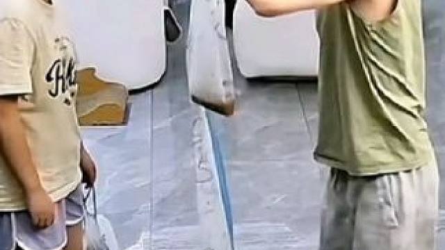 本来挨顿骂，现在多顿打#搞笑 #看一遍笑一遍 #专治不开心