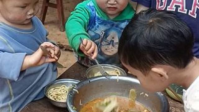 老大慢慢有进步了，再会说话了。#不挑食的乖宝宝