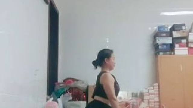 一字马有腿就行？瑜伽跟年龄跟胖瘦都没有关系，只是你想不想从现在开始。#瑜伽 #一字马 #瑜伽教学 #