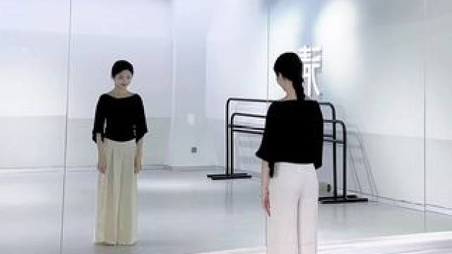 完整版已经在编啦～先发个背面 #舞蹈 #背面教学 #我爱你中国 #有一天这首歌会变老 #原创