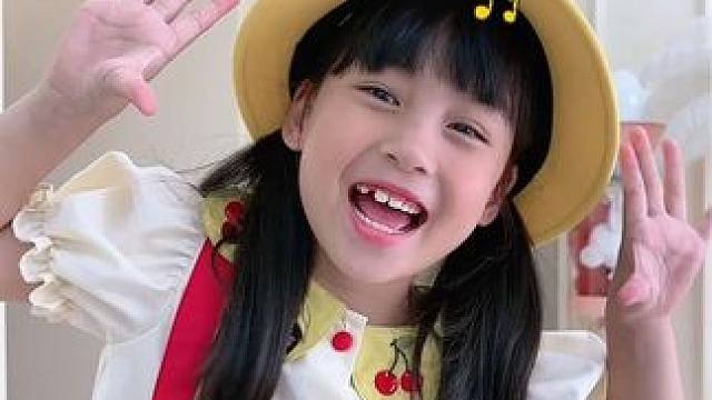 当女儿给自己打扮成樱桃小丸子出门时～ #萌娃日常 #樱桃小丸子 #童年回忆 #记录生活