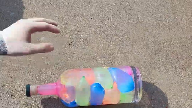 楼梯滚瓶子爆破解压时刻