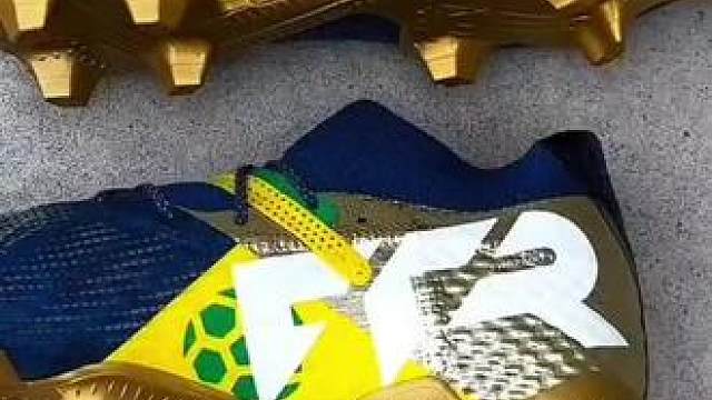 #足球鞋 #唯有足球不可辜负 #dou来足球季 #好鞋推荐 #足球 新战靴欣赏一下