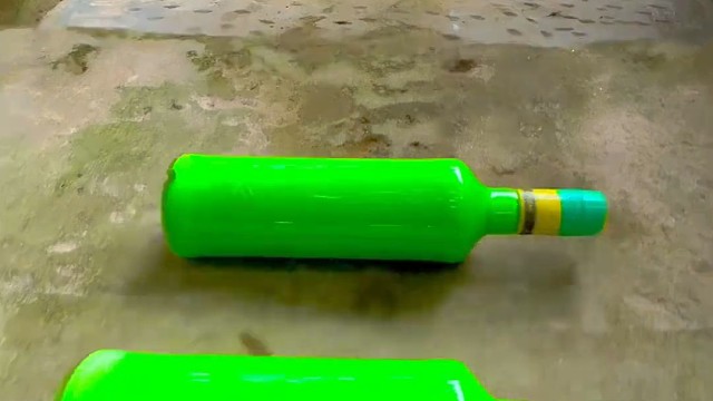 楼梯滚瓶子爆破解压时刻