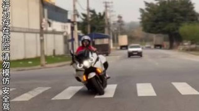 巴西拖鞋大神玩“兔子跳” #水鸟adv #摩托车