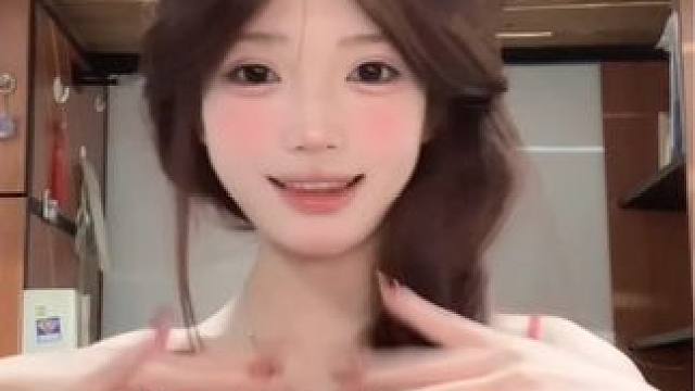 好洗脑的 touch touch
#甜甜的手势舞 #甜妹 #浅跳一下