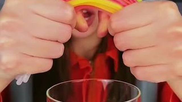 用荧光棒做夜晚灯光，这操作简直太厉害了！#看一遍笑一遍 #在玩一种很新的解压玩具 #这操作都看傻了 