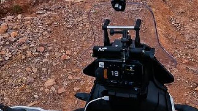 #爱越野爱生活 #骑行vlog  骑行的路上偶遇当地五十多岁的老大哥，二话不说#竹麻山 约起 