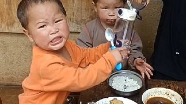 今天炒洋芋片和煮白白菜吃。#记录真实生活