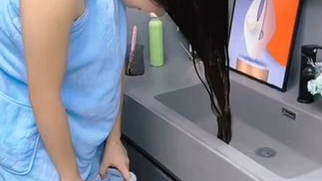 洗完头发用这个蝴蝶结干发帽，不仅好看还不掉毛，吸水性强，带上它头发过一会就干了#蝴蝶结干发帽 #珊瑚