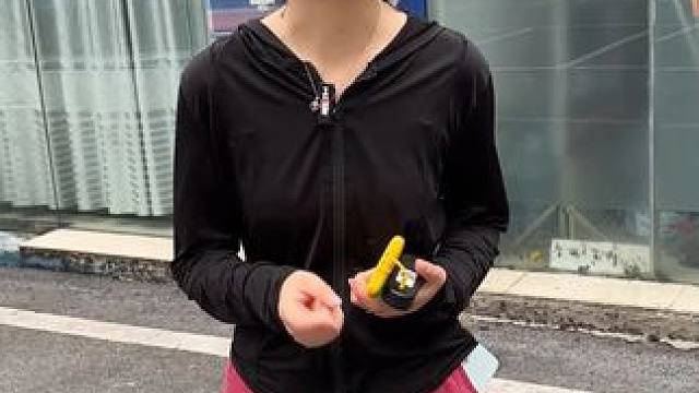 车都买了，不会连这个都还不知道吧！不需要流量，不需要卡，插USB供电即可使用，车速，语音播报，真的太