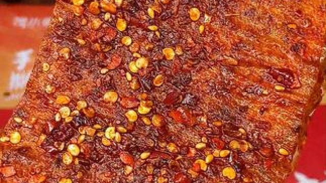 里面添加了印度魔鬼椒，一口下去爆辣过瘾，纯辣不带一点甜味#无辣不欢 #好吃到停不下来 #辣条