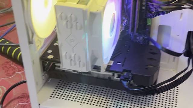 新电脑已就位，再也不会死机重启了，16号晚上十点通起来