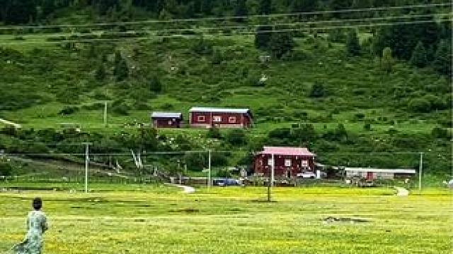 在这里感受自由与远方的呼唤，路上的风景有多治愈，目之所及皆是美好 #美在山水间 #我用摄影看世界