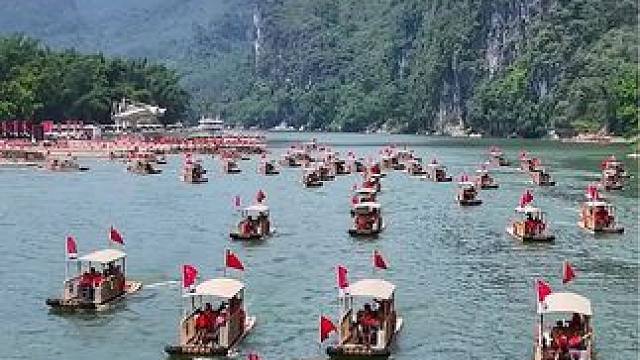 知道的我是来旅游来了，不知道的还以为周瑜正在调集江东水军攻陷水泊梁山了
#阳朔 #漓江 #桂林