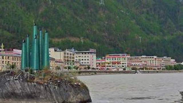 #想去的地方总有一天会抵达 这个秋天总要出去看看山水吧 ##感受大自然的气息和美景 #大山深处自然美