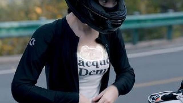 小姐姐戴rx7x真好看#骊山追焦 #骊山大铁门 #西安女骑 #机车女孩 #该行为存在危险请勿模仿