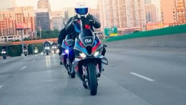 国外的摩博会#机车接亲 #宝马s1000rr #日常溜车 #天下摩友是一家
