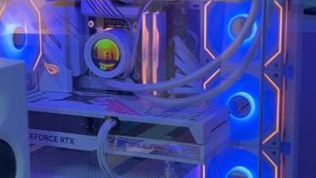 论玩灯还得是联力啊 #电竞房 #桌搭  #电脑外设 #RGB #联力