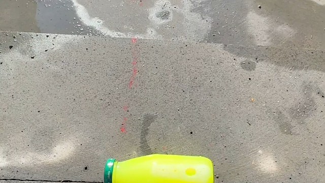 楼梯滚瓶子爆破解压时刻