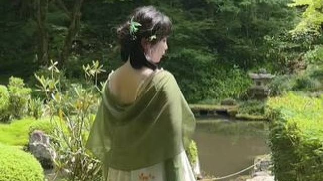 穿着汉服（汉元素）去旅行～ #汉元素 #国风 #京都旅行 #老师假期生活 #古风 
穿着中华风服饰去