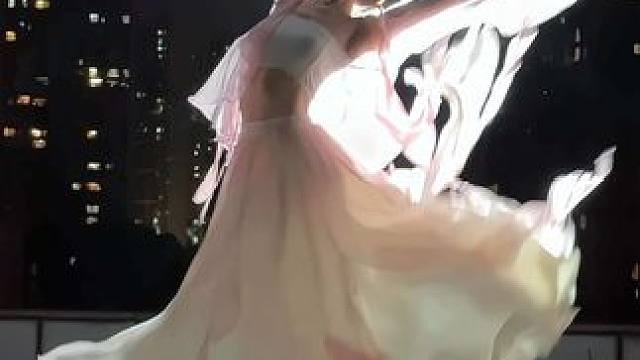 秋天的落叶是风的宿命#古典舞 #氛围感 #古风变装 #弱水三千 #国风少女的赏月氛围大片