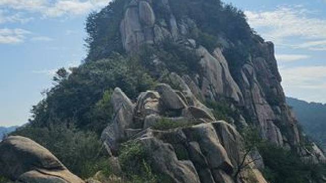 要死太吓人，把我吓哭了
#感受大自然的气息和美景 #保持热爱奔赴山海 #户外 #登上山顶看美景 #每